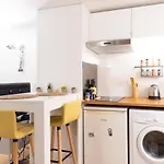 Design And Bright Apt Near Chatelet