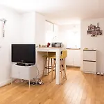 Design And Bright Apt Near Chatelet